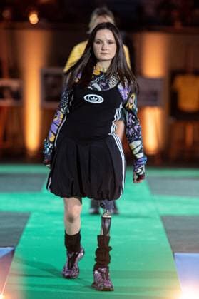 Runway For The Association Debout En Bouts At Roland-Garros Clara Lambert walks the runway for the association Debout En Bouts. 30 amputees wearing prosthetics parade on the Philippe-Chatrier court at Roland-Garros stadium on October 08, 2025 in Paris, France. Photo by Nasser Berzane ABACAPRESS.COM Paris France  Copyright: xBerzanexNasser ABACAx
