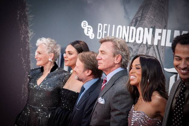 October 8, 2025, London, United Kingdom: (L to R) Glenn Close, Mila Kunis, Rian Johnson, Daniel Craig, Kerry Washington, and Daryl McCormack attend the Wake Up Dead Man: A Knives Out Mystery opening gala during the 69th BFI London Film Festival at The Royal Festival Hall. London United Kingdom - ZUMAs197 20251008_aaa_s197_202 Copyright: xLoredanaxSangiulianox