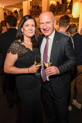 abb Katharina Guenther-Wuensch und Kai Wegner Berliner Buergermeister auf der Aftershow Party bei der Welt Premiere der neuen Grand Show Blinded by delight im Friedrichstadt-Palast am 08.10.2025 in Berlin Berlin Deutschland