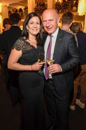 abb Katharina Guenther-Wuensch und Kai Wegner Berliner Buergermeister auf der Aftershow Party bei der Welt Premiere der neuen Grand Show Blinded by delight im Friedrichstadt-Palast am 08.10.2025 in Berlin Berlin Deutschland
