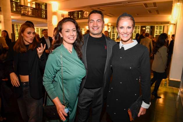 abb Emy Sharif, Buelent Sharif und Kerstin Linnartz auf der Aftershow Party bei der Welt Premiere der neuen Grand Show Blinded by delight im Friedrichstadt-Palast am 08.10.2025 in Berlin Berlin Deutschland
