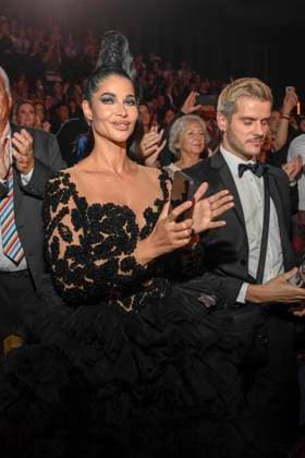 abb Micaela Schaefer bei der Welt Premiere der neuen Grand Show Blinded by delight im Friedrichstadt-Palast am 08.10.2025 in Berlin Berlin Deutschland