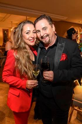 abb Uwe Herrmann mit Winnie auf der Aftershow Party bei der Welt Premiere der neuen Grand Show Blinded by delight im Friedrichstadt-Palast am 08.10.2025 in Berlin Berlin Deutschland