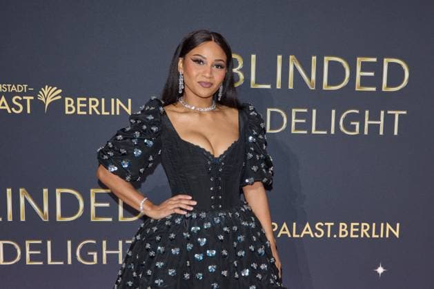 Markus Fetter ( Hautdarstellerin) - Weltpremiere der Show BLINDED by DELIGHT im Friedrichstadt-Palast Berlin am 08.10.2025. Premiere - BLINDED by DELIGHT