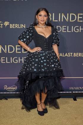 Markus Fetter ( Hautdarstellerin) - Weltpremiere der Show BLINDED by DELIGHT im Friedrichstadt-Palast Berlin am 08.10.2025. Premiere - BLINDED by DELIGHT