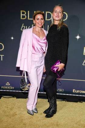 abb Gisa Zach und Eva Mona Rodekirchen auf dem Teppich bei der Welt Premiere der neuen Grand Show Blinded by delight im Friedrichstadt-Palast am 08.10.2025 in Berlin Berlin Deutschland
