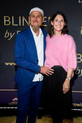 abb Ralf Zacherl und Viola Zacherl auf dem Teppich bei der Welt Premiere der neuen Grand Show Blinded by delight im Friedrichstadt-Palast am 08.10.2025 in Berlin Berlin Deutschland