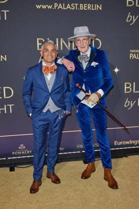Carlos Eduardo Davilla Federico und Guenter Krabbenhoeft - Weltpremiere der Show BLINDED by DELIGHT im Friedrichstadt-Palast Berlin am 08.10.2025. Premiere - BLINDED by DELIGHT