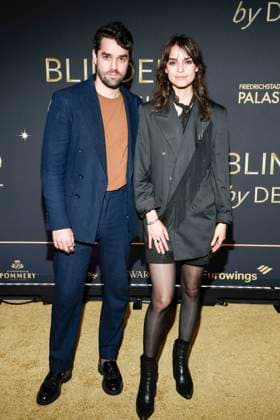 abb Maximilian Befort und Luise Befort auf dem Teppich bei der Welt Premiere der neuen Grand Show Blinded by delight im Friedrichstadt-Palast am 08.10.2025 in Berlin Berlin Deutschland