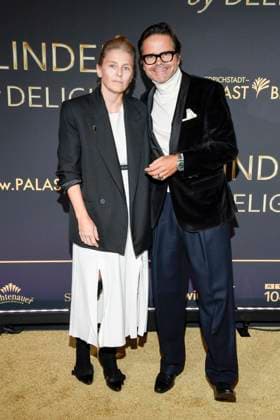 abb Ehefrau Peggy und Kristian Schuller auf dem Teppich bei der Welt Premiere der neuen Grand Show Blinded by delight im Friedrichstadt-Palast am 08.10.2025 in Berlin Berlin Deutschland