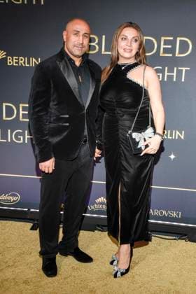 abb Arthur Abraham und Mary Abraham auf dem Teppich bei der Welt Premiere der neuen Grand Show Blinded by delight im Friedrichstadt-Palast am 08.10.2025 in Berlin Berlin Deutschland