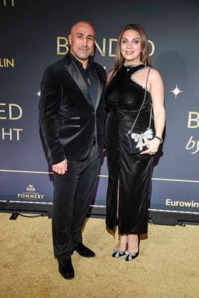 abb Arthur Abraham und Mary Abraham auf dem Teppich bei der Welt Premiere der neuen Grand Show Blinded by delight im Friedrichstadt-Palast am 08.10.2025 in Berlin Berlin Deutschland