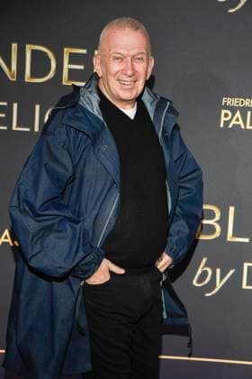 abb Jean-Paul Gaultier auf dem Teppich bei der Welt Premiere der neuen Grand Show Blinded by delight im Friedrichstadt-Palast am 08.10.2025 in Berlin Berlin Deutschland