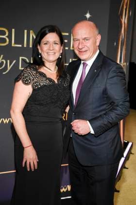abb Katharina Guenther-Wuensch, Kai Wegner Berliner Borgermeister auf dem Teppich bei der Welt Premiere der neuen Grand Show Blinded by delight im Friedrichstadt-Palast am 08.10.2025 in Berlin Berlin Deutschland