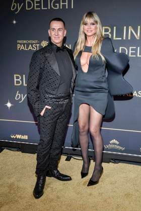 abb Jeremy Scott und Heidi Klum auf dem Teppich bei der Welt Premiere der neuen Grand Show Blinded by delight im Friedrichstadt-Palast am 08.10.2025 in Berlin Berlin Deutschland