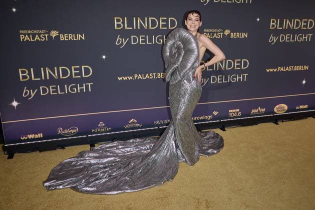 Klaudia Giez - Weltpremiere der Show BLINDED by DELIGHT im Friedrichstadt-Palast Berlin am 08.10.2025. Premiere - BLINDED by DELIGHT