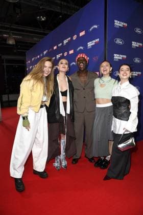 Bunte New Faces Award Film in Berlin Greta Hirsch, Paula Engels, Jonny Mahoro, Ella Stern und Marie Bothmer bei der Verleihung des BUNTE New Face AWARDS im Festsaal Kreuzberg in Berlin am 08.10.2025