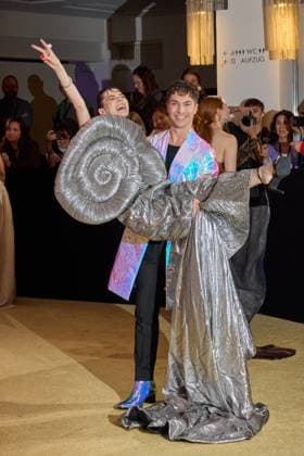 Klaudia Giez und Julian David - Weltpremiere der Show BLINDED by DELIGHT im Friedrichstadt-Palast Berlin am 08.10.2025. Premiere - BLINDED by DELIGHT