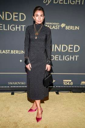 abb Nadine Warmuth auf dem Teppich bei der Welt Premiere der neuen Grand Show Blinded by delight im Friedrichstadt-Palast am 08.10.2025 in Berlin Berlin Deutschland