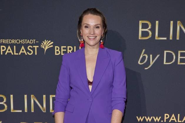Anna Hofbauer - Weltpremiere der Show BLINDED by DELIGHT im Friedrichstadt-Palast Berlin am 08.10.2025. Premiere - BLINDED by DELIGHT