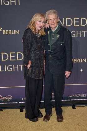 Evelyn und Klaus Bresser - Weltpremiere der Show BLINDED by DELIGHT im Friedrichstadt-Palast Berlin am 08.10.2025. Premiere - BLINDED by DELIGHT