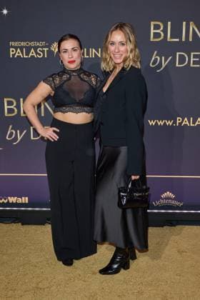 Sarah und Sina Tkotsch - Weltpremiere der Show BLINDED by DELIGHT im Friedrichstadt-Palast Berlin am 08.10.2025. Premiere - BLINDED by DELIGHT