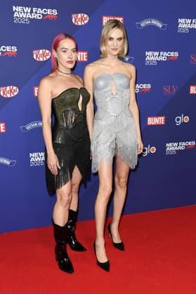 Bunte New Faces Award Film in Berlin Pretty Pink und Kim Hnizdo bei der Verleihung des BUNTE New Face AWARDS im Festsaal Kreuzberg in Berlin am 08.10.2025