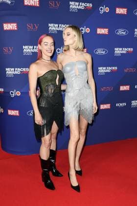 Bunte New Faces Award Film in Berlin Pretty Pink und Kim Hnizdo bei der Verleihung des BUNTE New Face AWARDS im Festsaal Kreuzberg in Berlin am 08.10.2025