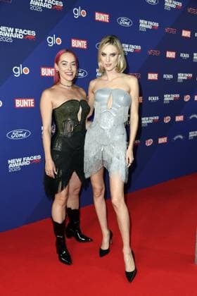 Bunte New Faces Award Film in Berlin Pretty Pink und Kim Hnizdo bei der Verleihung des BUNTE New Face AWARDS im Festsaal Kreuzberg in Berlin am 08.10.2025