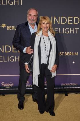 Klaus-Juergen Kahl und Ireen Sheer - Weltpremiere der Show BLINDED by DELIGHT im Friedrichstadt-Palast Berlin am 08.10.2025. Premiere - BLINDED by DELIGHT