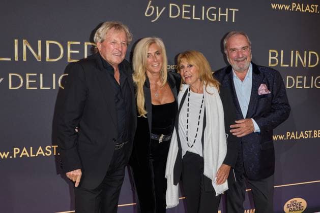 Bernhard Brink, Ute Brink, Ireen Sheer und Klaus-Juergen Kahl - Weltpremiere der Show BLINDED by DELIGHT im Friedrichstadt-Palast Berlin am 08.10.2025. Premiere - BLINDED by DELIGHT
