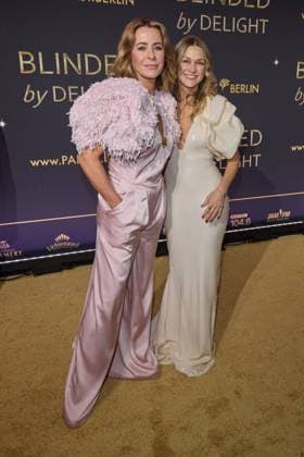 Bettina Cramer und Linda Hesse - Weltpremiere der Show BLINDED by DELIGHT im Friedrichstadt-Palast Berlin am 08.10.2025. Premiere - BLINDED by DELIGHT