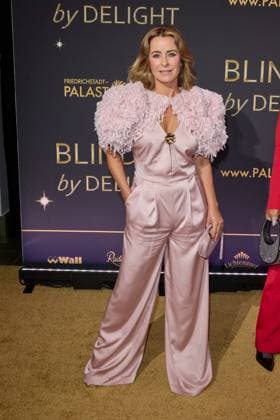 Bettina Cramer - Weltpremiere der Show BLINDED by DELIGHT im Friedrichstadt-Palast Berlin am 08.10.2025. Premiere - BLINDED by DELIGHT