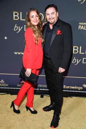 abb Winnie und Uwe Herrmann auf dem Teppich bei der Welt Premiere der neuen Grand Show Blinded by delight im Friedrichstadt-Palast am 08.10.2025 in Berlin Berlin Deutschland *** abb Winnie and Uwe Herrmann on the carpet at the world premiere of the new Grand Show Blinded by delight at Friedrichstadt Palast on 08 10 2025 in Berlin Berlin Germany