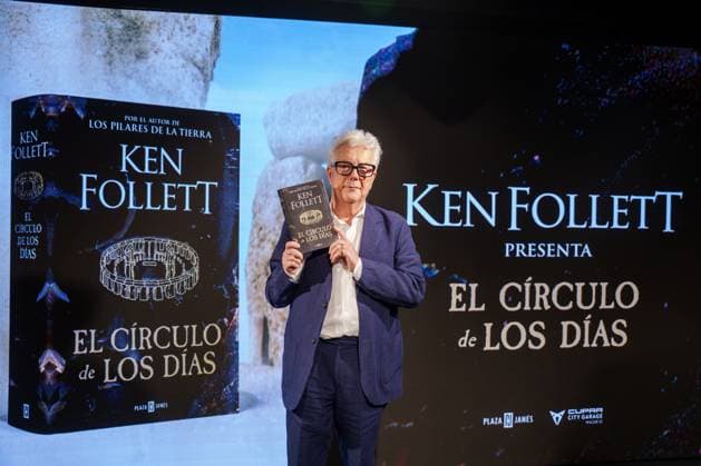 Ken Follett presents his new novel The Circle of Days The writer Ken Follett during the presentation of his new novel, The Circle of Days, on October 9, 2025, in Madrid Spain The work is set at the time of the construction of Stonehenge, through an epic saga starring Seft and Joia In addition to the literary event, attendees will be able to enjoy an immersive video, flint workshops, family activities and consult the writers entire career in a special library 09 OCTOBER 2025 KEN FOLLET FILM CIRCLE OF DAYS Madrid Madrid Espana  Copyright: xMatiasxChiofalox 7014478