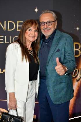 Wolfgang Stumph mit Ehefrau Christine Stumph bei der Weltpremiere der Blinded by Delight Grand Show 2025 im Friedrichstadt-Palast. Berlin, 08.10.2025