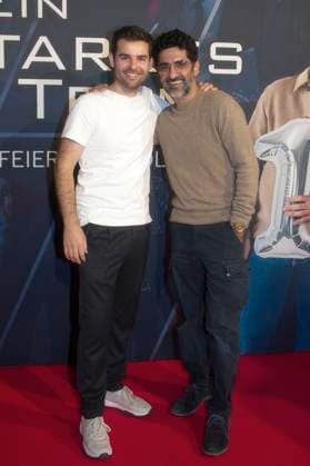 Lucas Reiber und Reza Brojerdi bei der Premiere der ZDF Krimiserie Ein starkes Team - Für immer jung in der Astor Film Lounge. Berlin, 08.10.2025