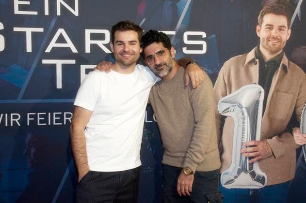 Lucas Reiber und Reza Brojerdi bei der Premiere der ZDF Krimiserie Ein starkes Team - Für immer jung in der Astor Film Lounge. Berlin, 08.10.2025