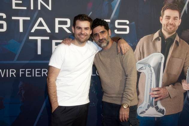 Lucas Reiber und Reza Brojerdi bei der Premiere der ZDF Krimiserie Ein starkes Team - Für immer jung in der Astor Film Lounge. Berlin, 08.10.2025