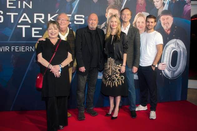 Manon Strache, Jaecki Schwarz, Florian Martens, Stefanie Stappenbeck, Arnfried Lerche und Lucas Reiber bei der Premiere der ZDF Krimiserie Ein starkes Team - Für immer jung in der Astor Film Lounge. Berlin, 08.10.2025