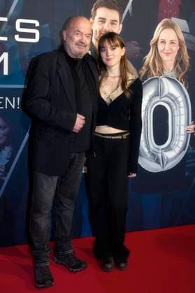 Florian Martens mit Tochter Milla bei der Premiere der ZDF Krimiserie Ein starkes Team - Für immer jung in der Astor Film Lounge. Berlin, 08.10.2025
