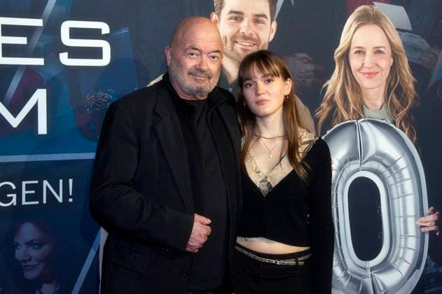 Florian Martens mit Tochter Milla bei der Premiere der ZDF Krimiserie Ein starkes Team - Für immer jung in der Astor Film Lounge. Berlin, 08.10.2025