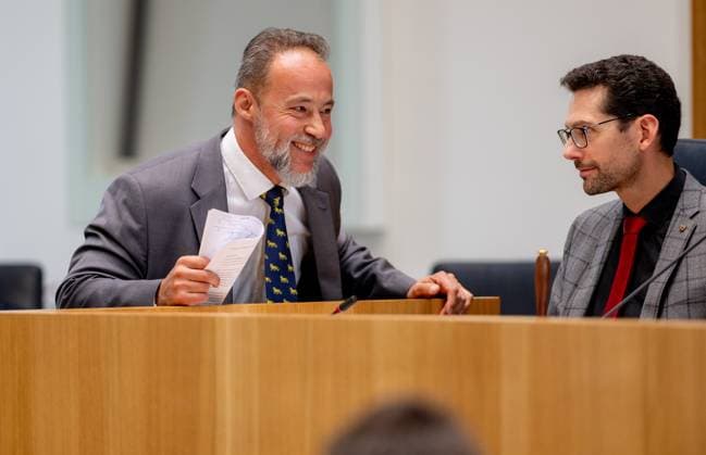 Jan Bollinger AFD Der Landesvorsitzender der AfD in Rheinland-Pfalz, Jan Bollinger, aufgenommen während einer Debatte im Landtag in Mainz. Bollinger ist seit November 2023 Faktionsvorsitzender der AfD im Landtag Rheinland-Pfalz und ist Spitzenkandidat der AFD für die Landtagswahl 2026. Mainz Rheinland-Pfalz Deutschland *** Jan Bollinger AFD The state chairman of the AfD in Rhineland-Palatinate, Jan Bollinger, recorded during a debate in the state parliament in Mainz Bollinger has been parliamentary group chairman of the AfD in the Rhineland-Palatinate state parliament since November 2023 and is the AFDs top candidate for the 2026 state election Mainz Rhineland-Palatinate Germany