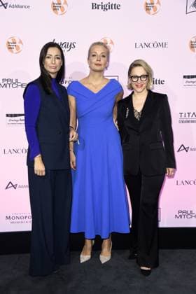 Verleihung des BRIGITTE Award Pinar Atalay,Julija Borissowna Nawalnaja und Susanna Riethmüller (Chefredakteurin BRIGITTE) bei der Verleihung des BRIGITTE Award in der Bertelsmann Hauptstadtrepräsentanz in Berlin am 09.10.2025 Copyright: xEventpressxBerndtx