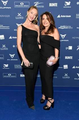 Lana Mueller mit Gast bei der Verleihung des Deutschen Schauspielpreises 2025 im Hotel Pullman Berlin Schweizerhof. Berlin, 09.10.2025