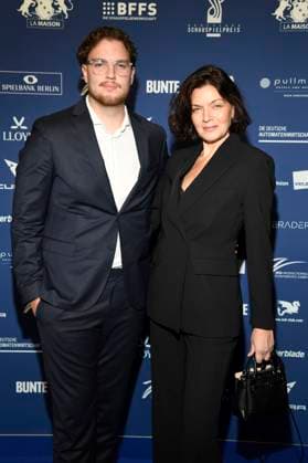Stephanie Damare mit Gast bei der Verleihung des Deutschen Schauspielpreises 2025 im Hotel Pullman Berlin Schweizerhof. Berlin, 09.10.2025
