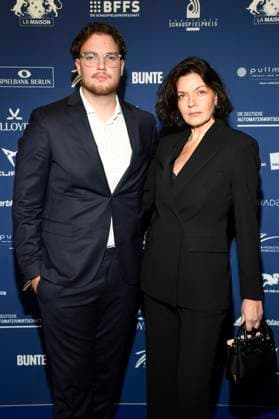 Stephanie Damare mit Gast bei der Verleihung des Deutschen Schauspielpreises 2025 im Hotel Pullman Berlin Schweizerhof. Berlin, 09.10.2025