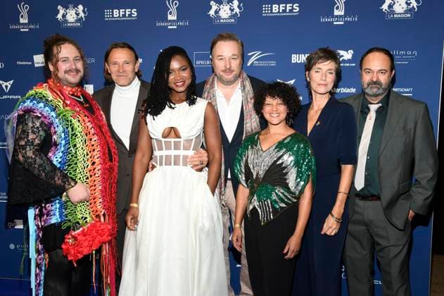 Nicolas Dinkel, Bernhard Bettermann, Victoire Laly, Stephan Grossmann, Daniela Grubert, Julia Bremermann und Tom Keune bei der Verleihung des Deutschen Schauspielpreises 2025 im Hotel Pullman Berlin Schweizerhof. Berlin, 09.10.2025