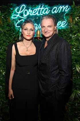 Stefan Jürgens mit Partnerin Boriana Rosenmüller bei der Verleihung des Deutschen Schauspielpreises 2025 im Hotel Pullman Berlin Schweizerhof. Berlin, 09.10.2025
