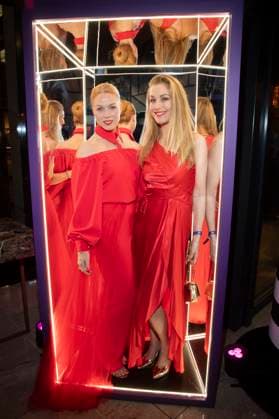 Esther Roling und Julia Stinshoff bei der Verleihung des Deutschen Schauspielpreises 2025 im Hotel Pullman Berlin Schweizerhof. Berlin, 09.10.2025